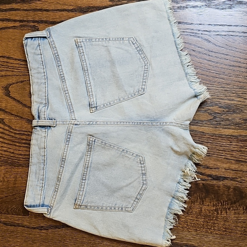 Wild Fable Light Blue Distressed Mid Rise Jean Shorts Size 4 - Picture 4 of 12
